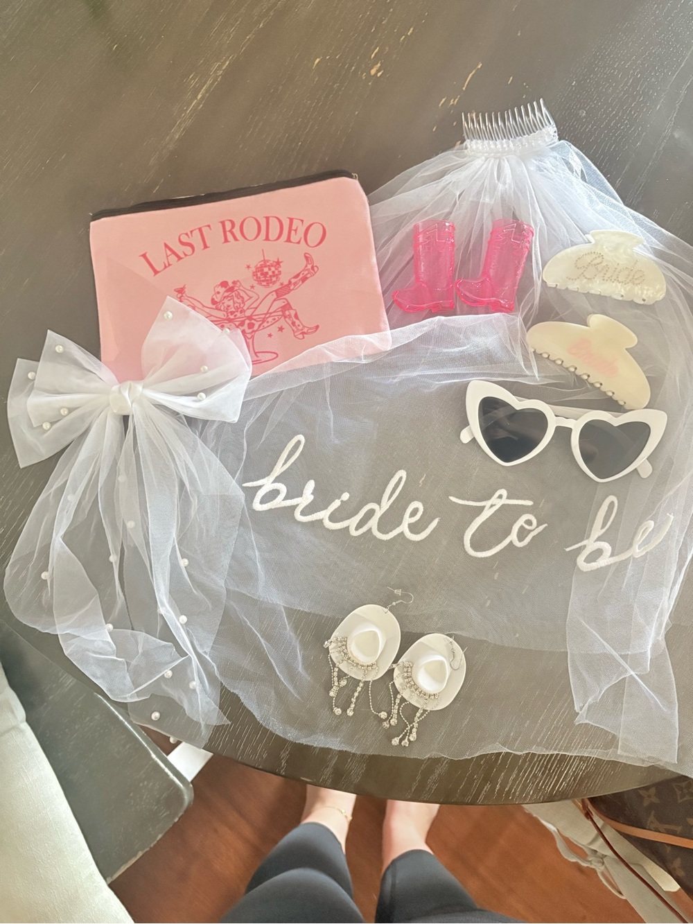 Bride to Be Veil and Accessories Set - Pink